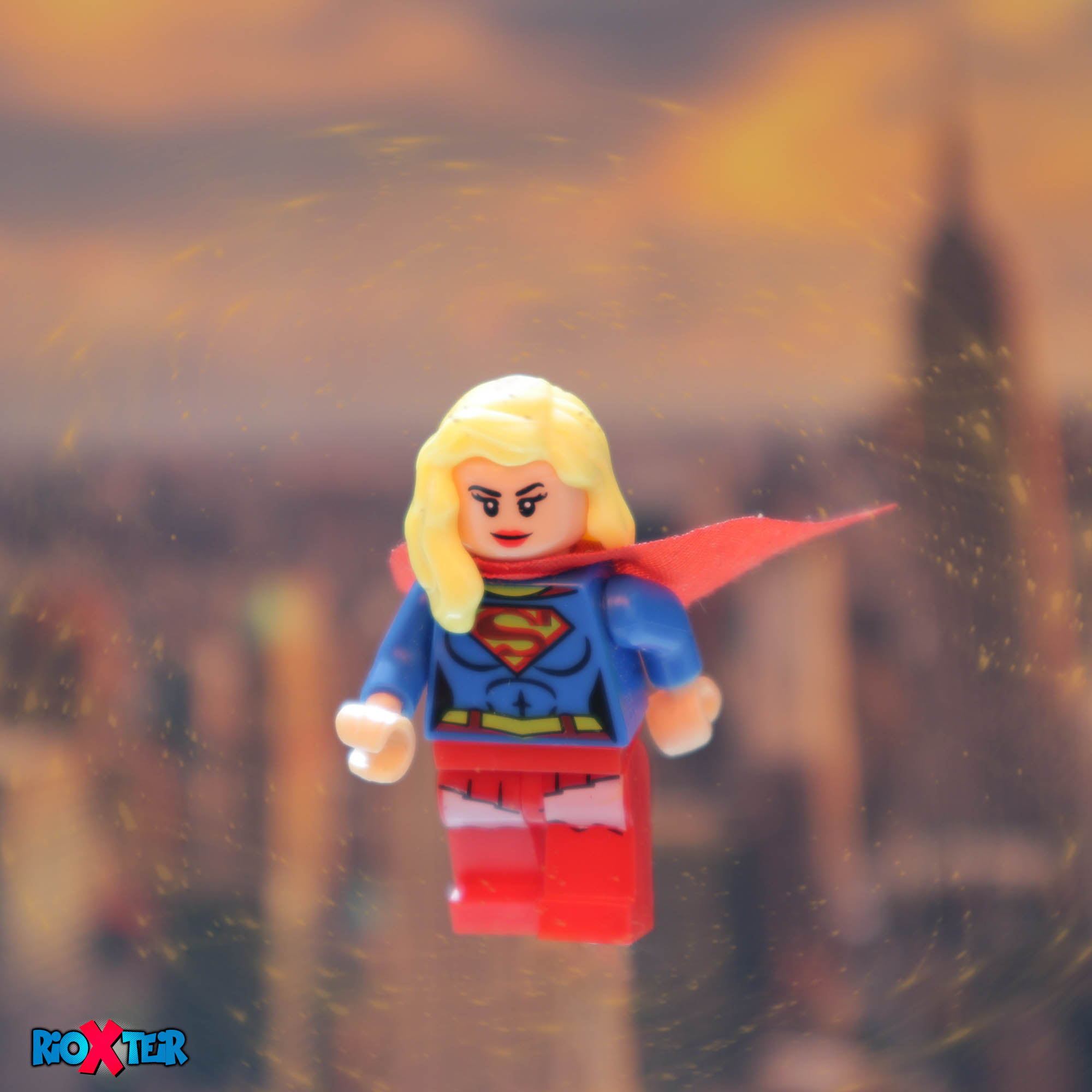 Lego Minifigure Supergirl fly