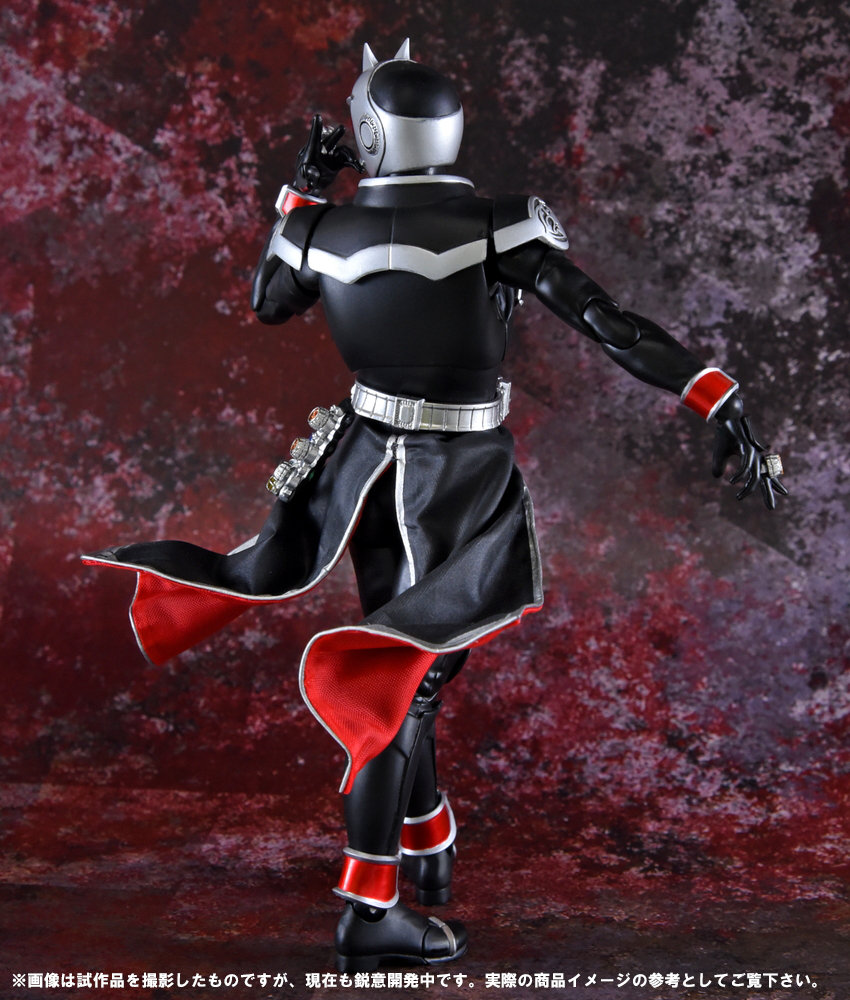 Bandai SHFiguarts Shinkocchou Seihou Kamen Rider Wizard Flame