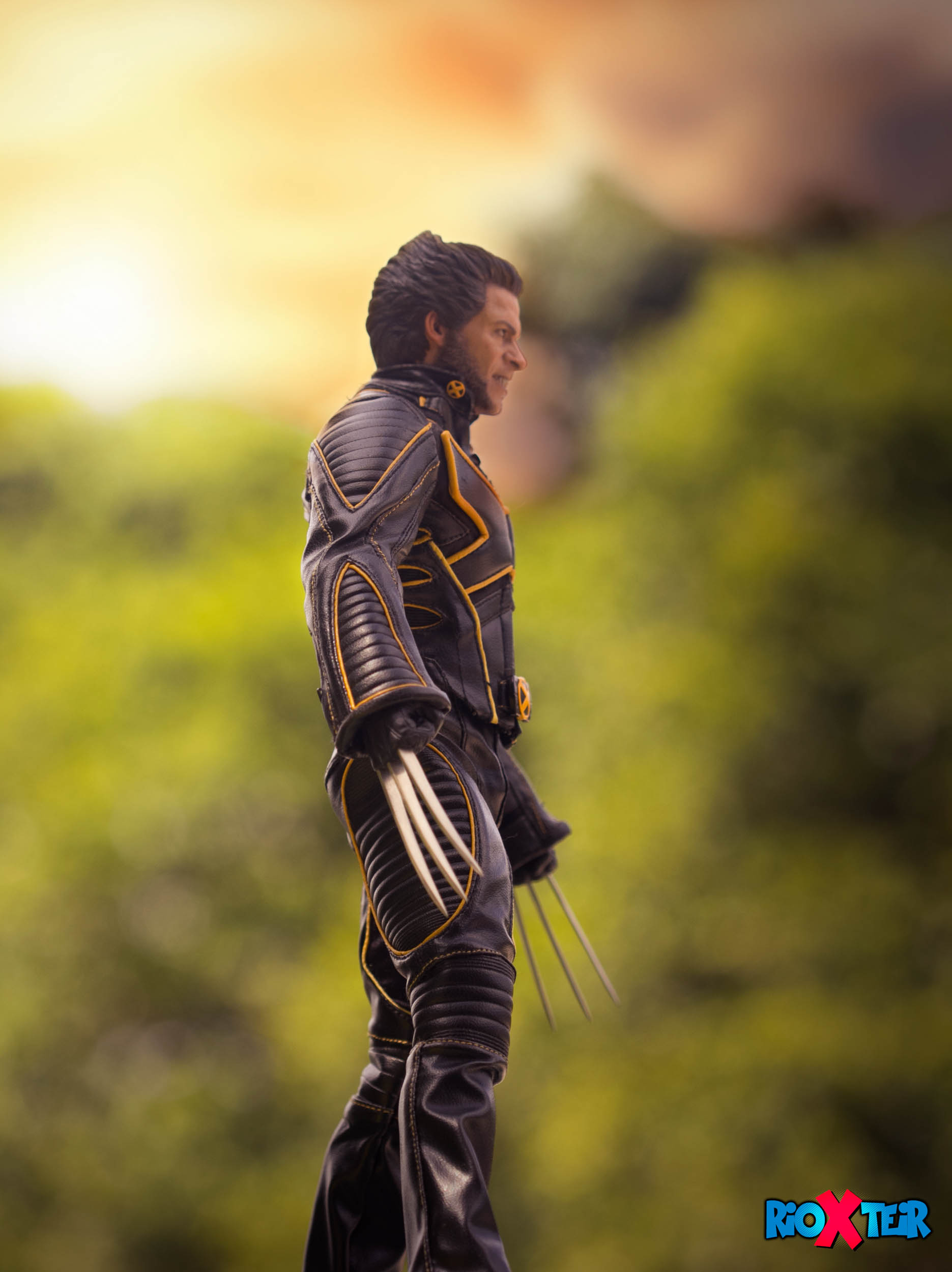 Hot Toys Wolverine Stands Still