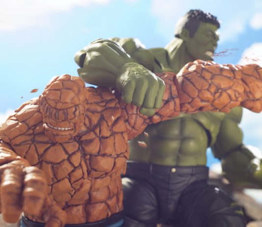 The-Thing-versus-Hulk-brawling-each-other