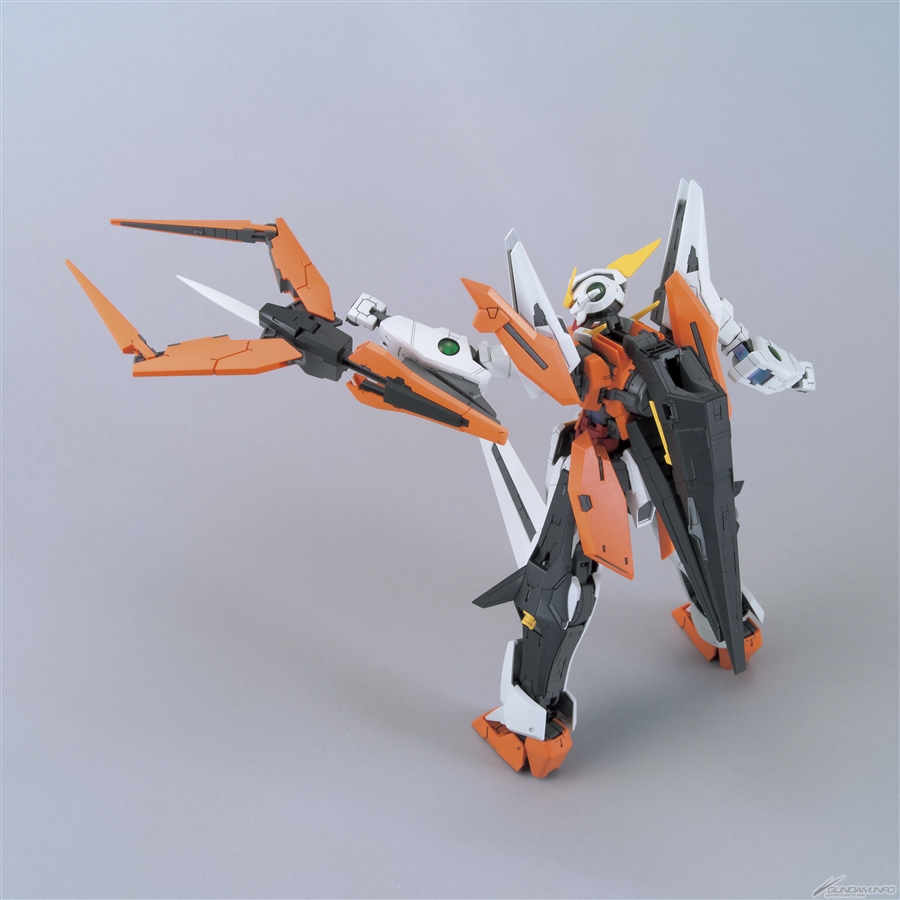 Bandai MG Gundam Kyrios Model Kit