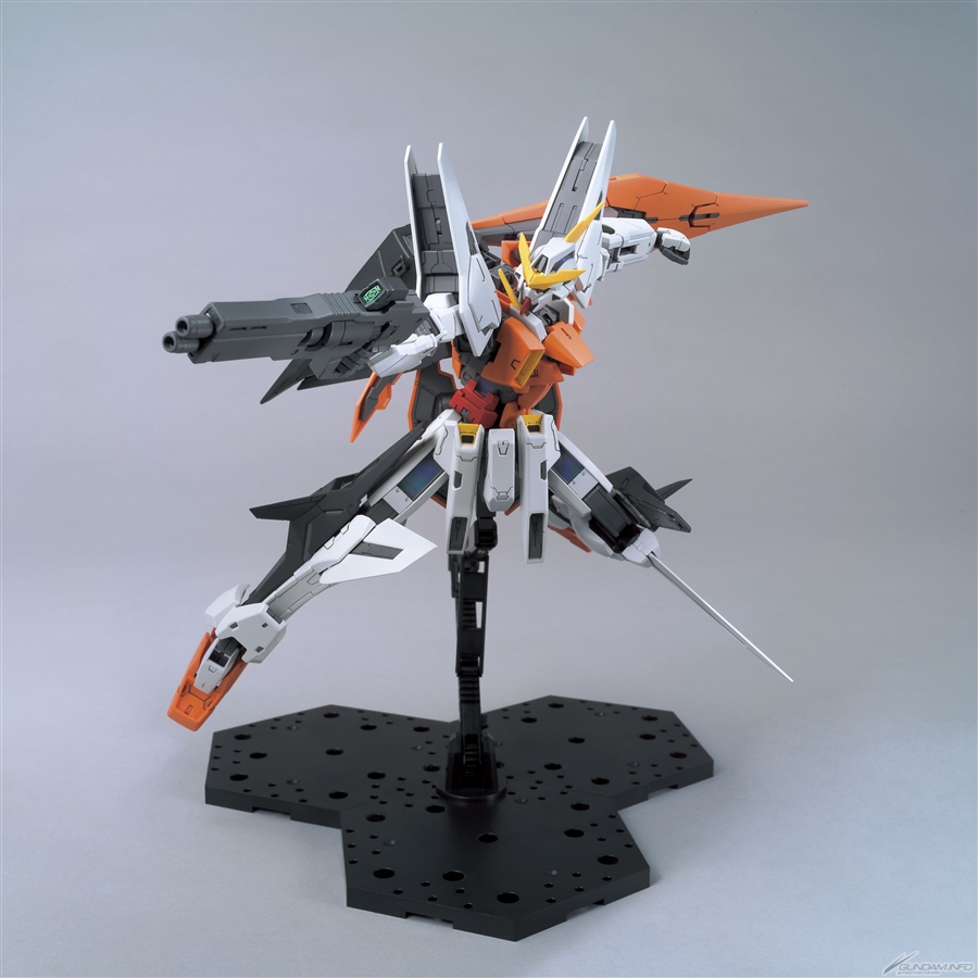 Bandai MG Gundam Kyrios Model Kit