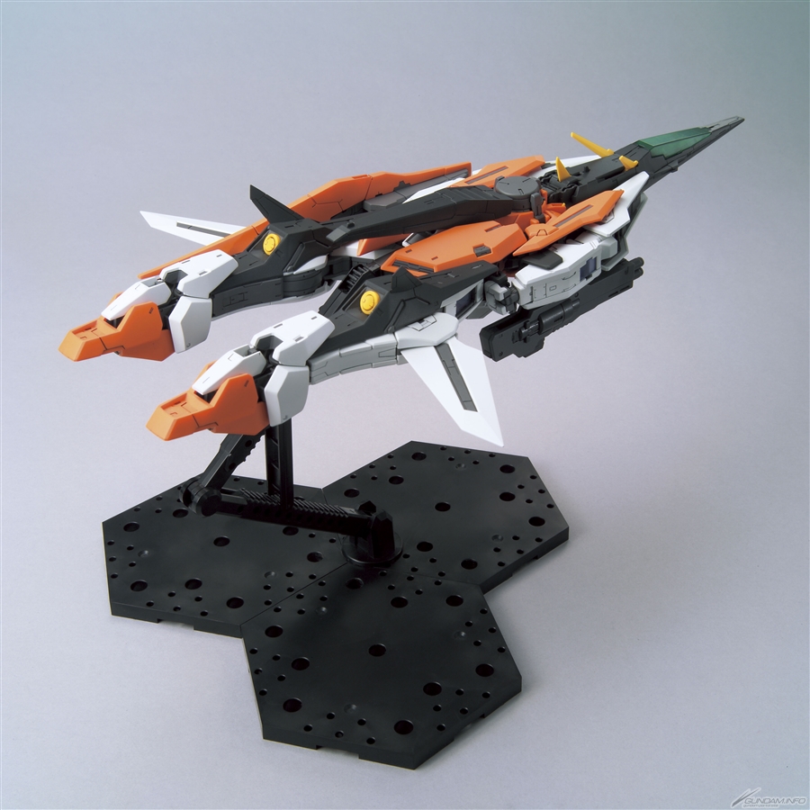 Bandai MG Gundam Kyrios Model Kit